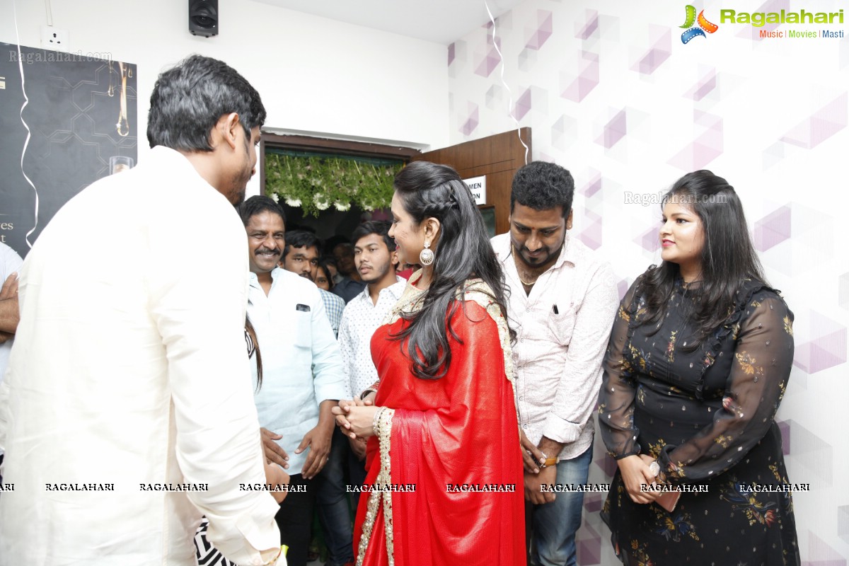 Suma Kanakala and Manali Rathod launches The Makeover Studio at Bhavyas Tulasi Vanam, Kukatpally, Hyderabad