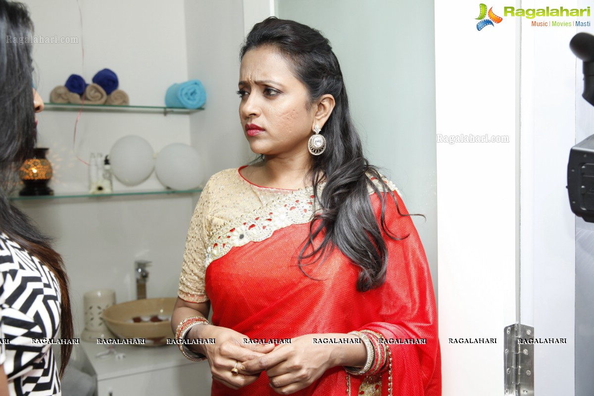 Suma Kanakala and Manali Rathod launches The Makeover Studio at Bhavyas Tulasi Vanam, Kukatpally, Hyderabad