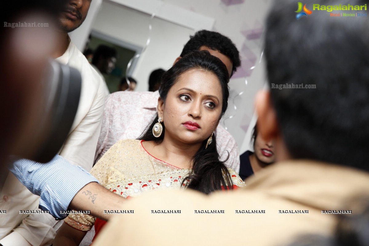 Suma Kanakala and Manali Rathod launches The Makeover Studio at Bhavyas Tulasi Vanam, Kukatpally, Hyderabad