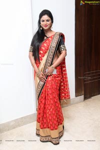 Mamatha Tulluri Handloom Fashion Show