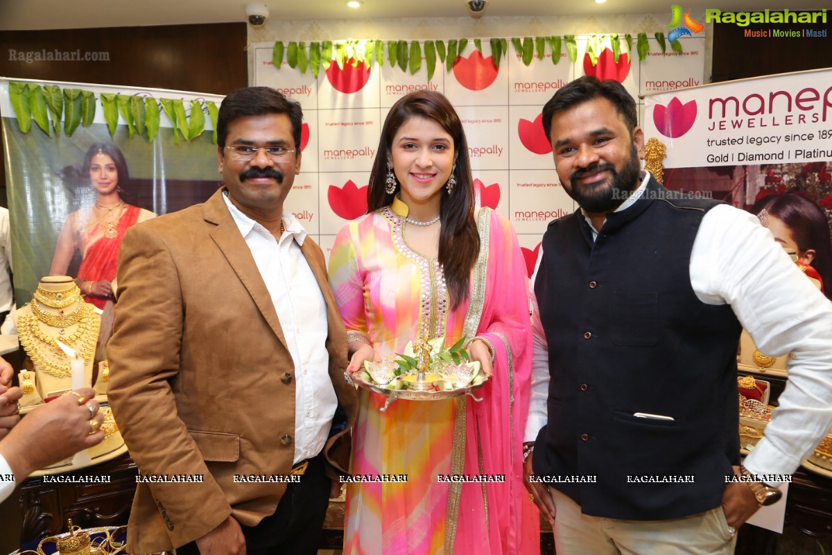  Mannara Chopra launches Manepally Jewellers Exclusive Wedding and Festive Diamond Jewellery Collection 2017, Punjagutta, Hyderabad