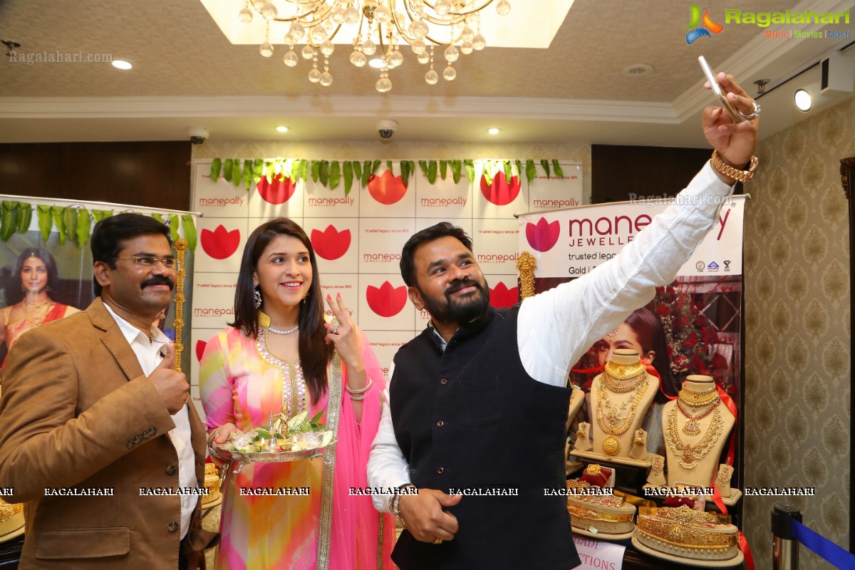  Mannara Chopra launches Manepally Jewellers Exclusive Wedding and Festive Diamond Jewellery Collection 2017, Punjagutta, Hyderabad