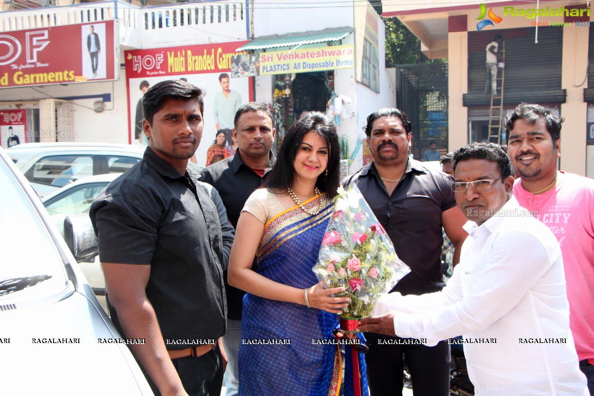 Kamna Jethmalani inaugurates Nakshatra Fashion Stores at Habsiguda, Hyderabad