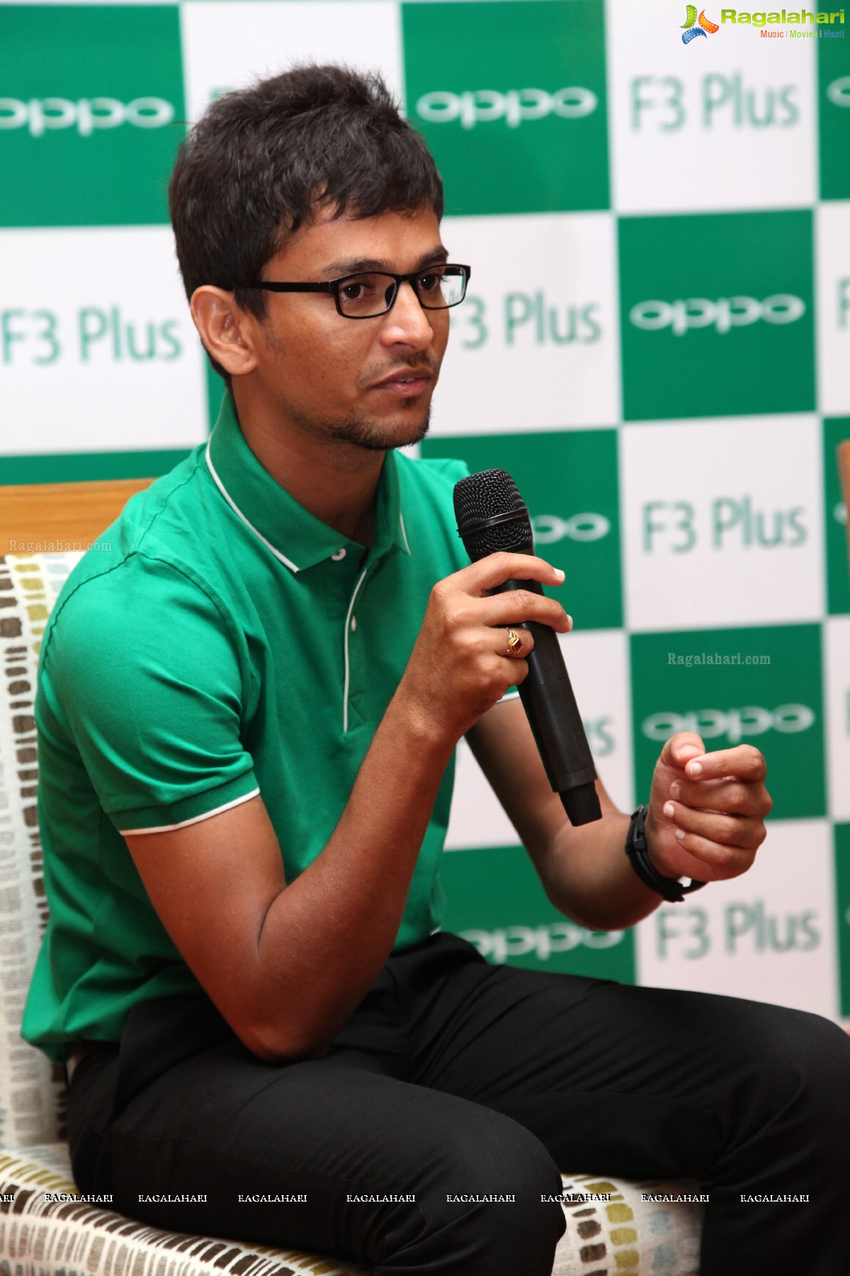 Pragya Jaiswal launches Oppo F3 in Hyderabad