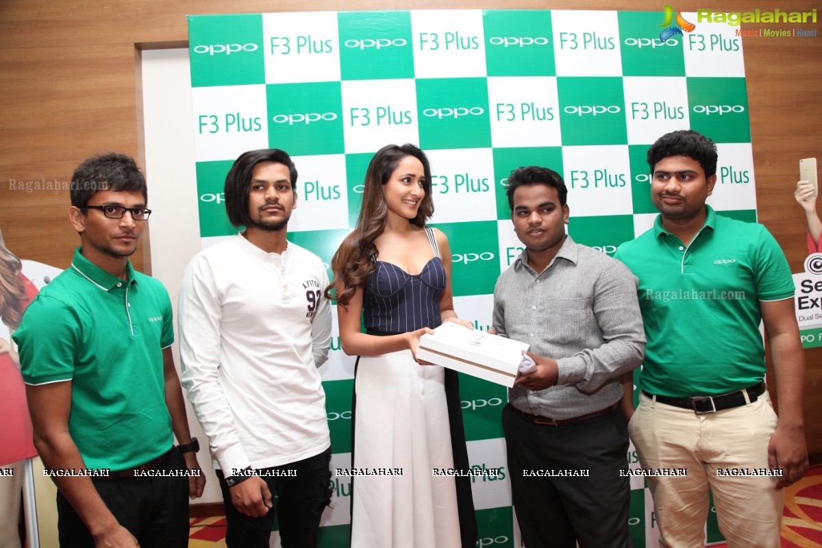 Pragya Jaiswal launches Oppo F3 in Hyderabad