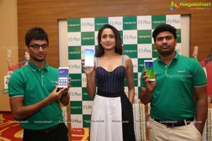 Oppo F3 Launch Pragya Jaiswal