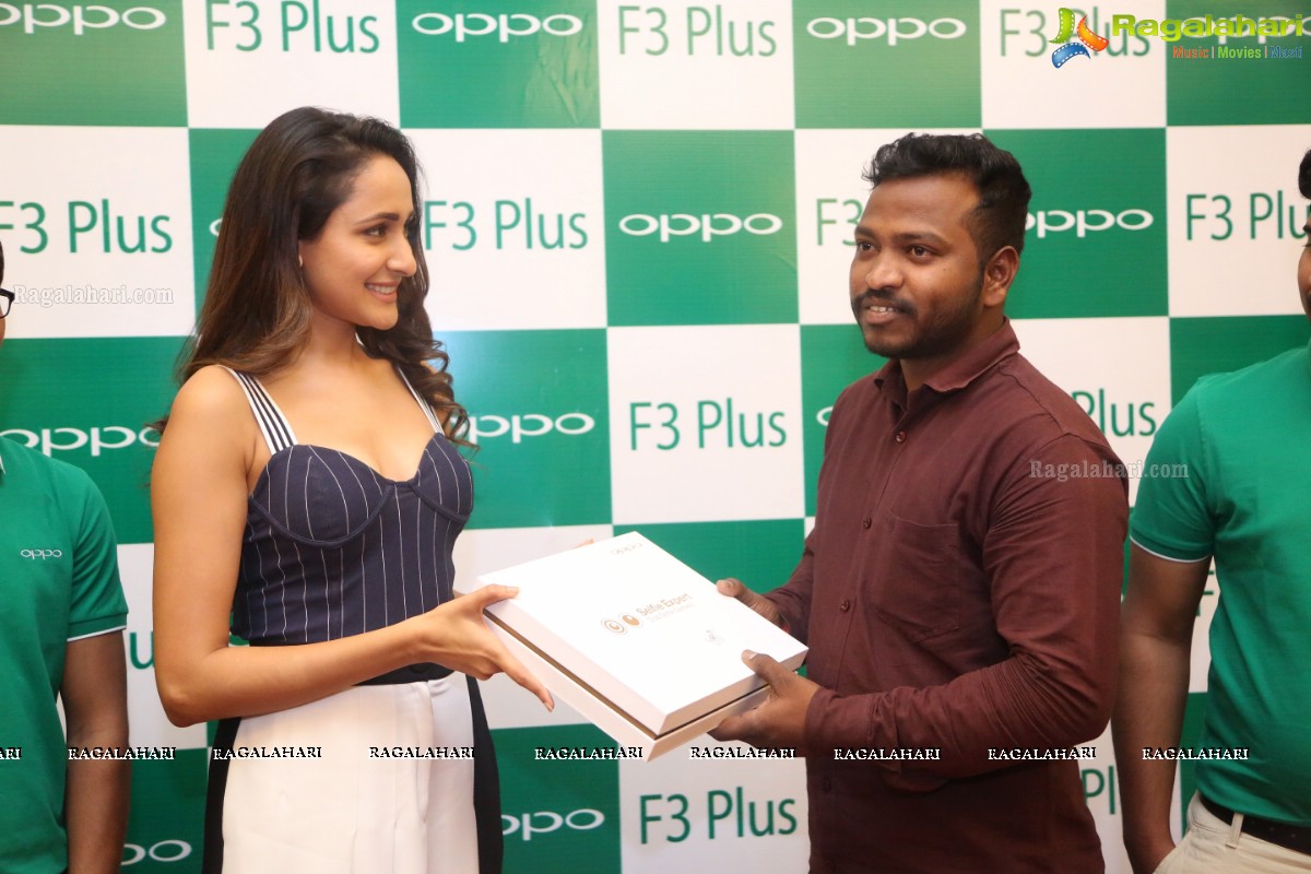 Pragya Jaiswal launches Oppo F3 in Hyderabad