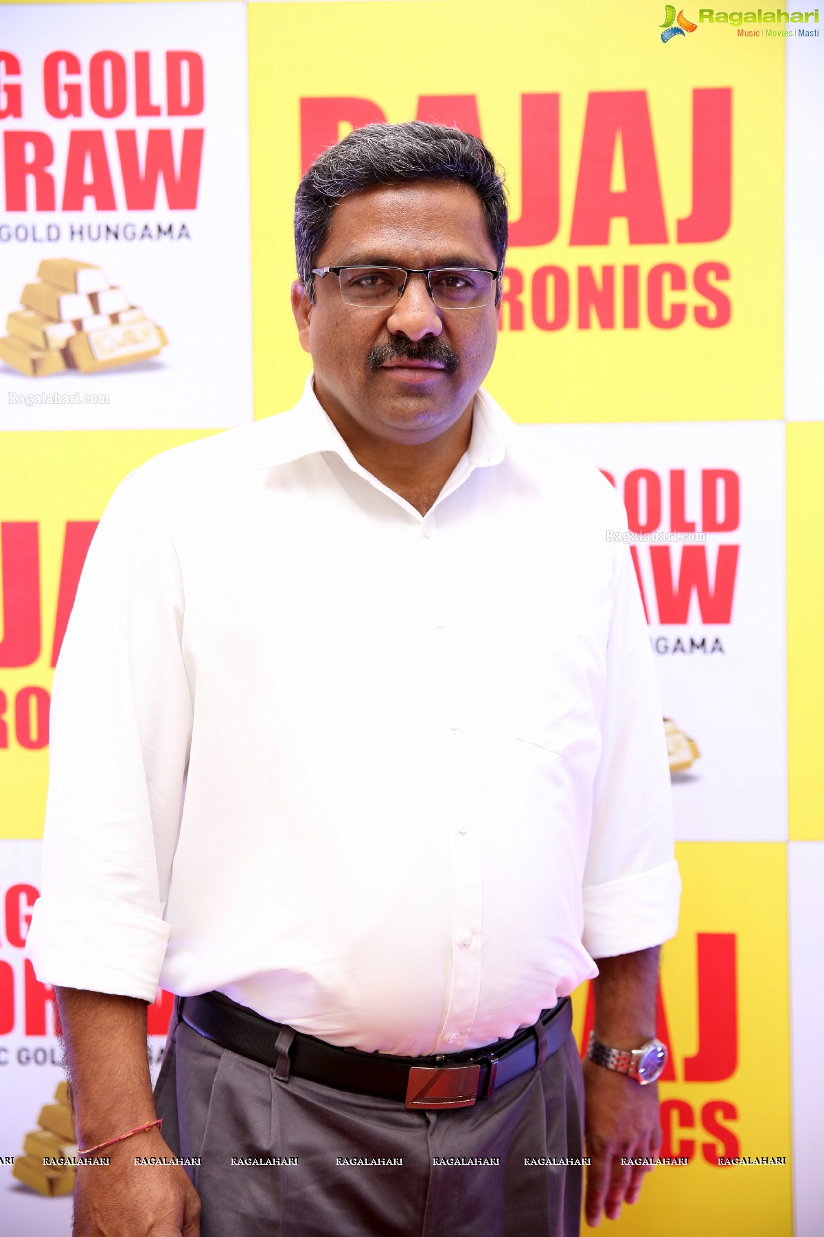 Shraddha Das Announces Lucky Winner Of Bajaj Electronics’ Gold Hungama At Forum Sujana Mall, KPHB