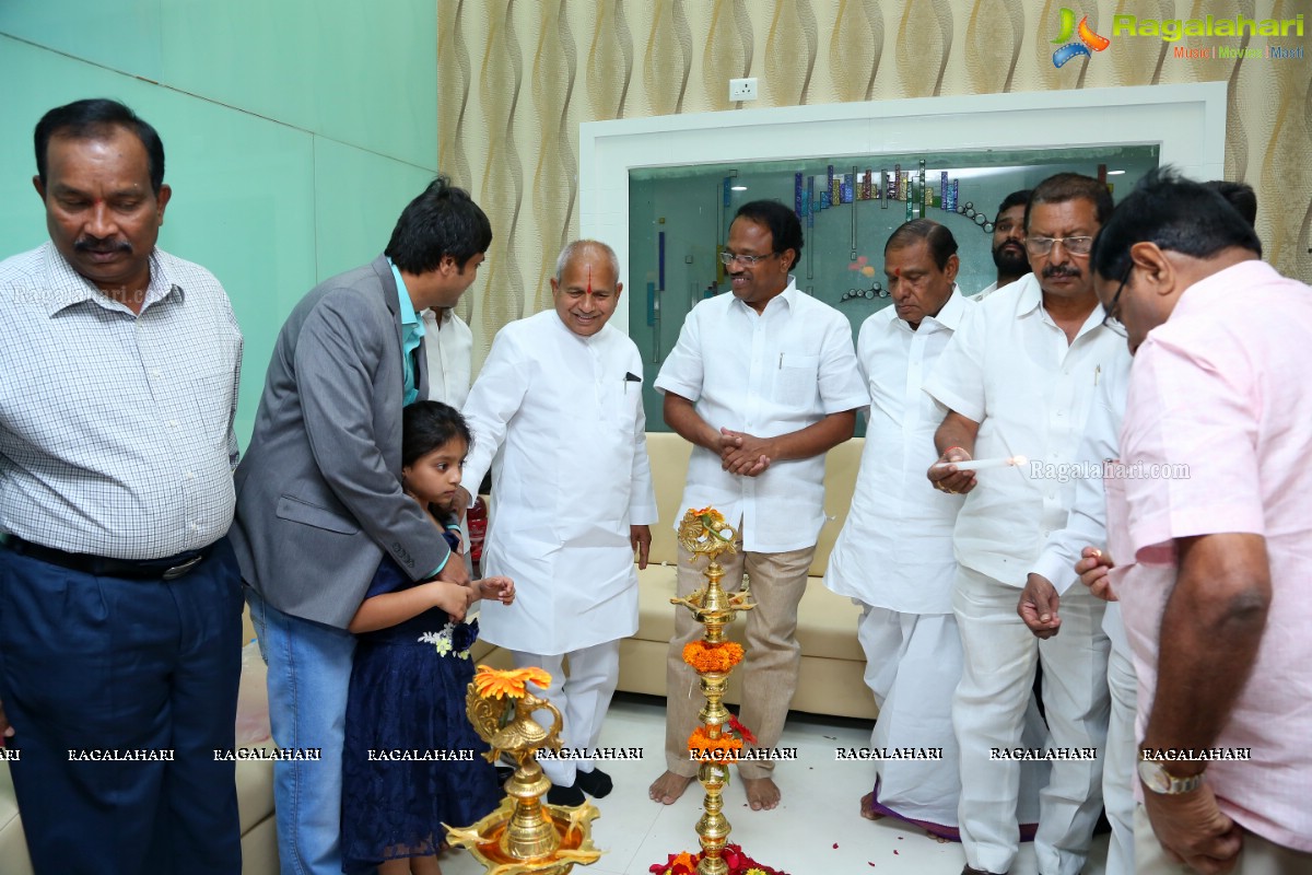 Health Minister Dr Laxma Reddy Inaugurates Face Clinics at Banjara Hills