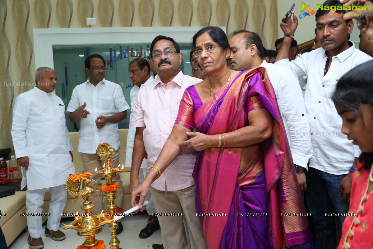 Health Minister Dr Laxma Reddy Inaugurates Face Clinics at Banjara Hills