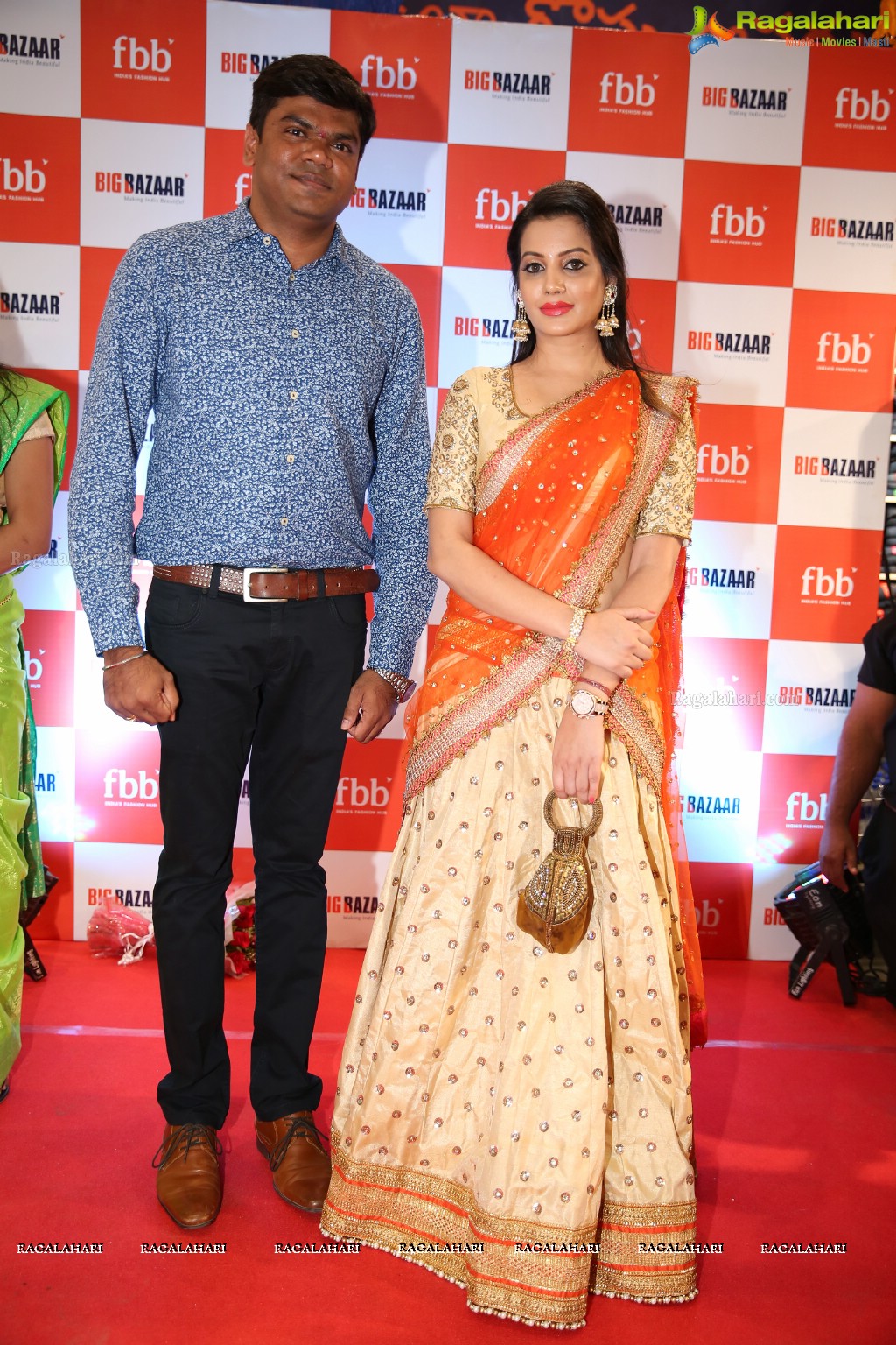 Big Bazaar Unveils All New Fashion Section With Diksha Panth at Kachiguda