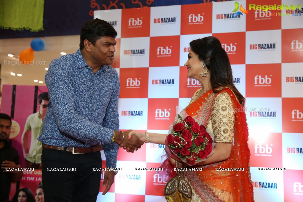 Big Bazaar Unveils All New Fashion Section With Diksha Panth at Kachiguda