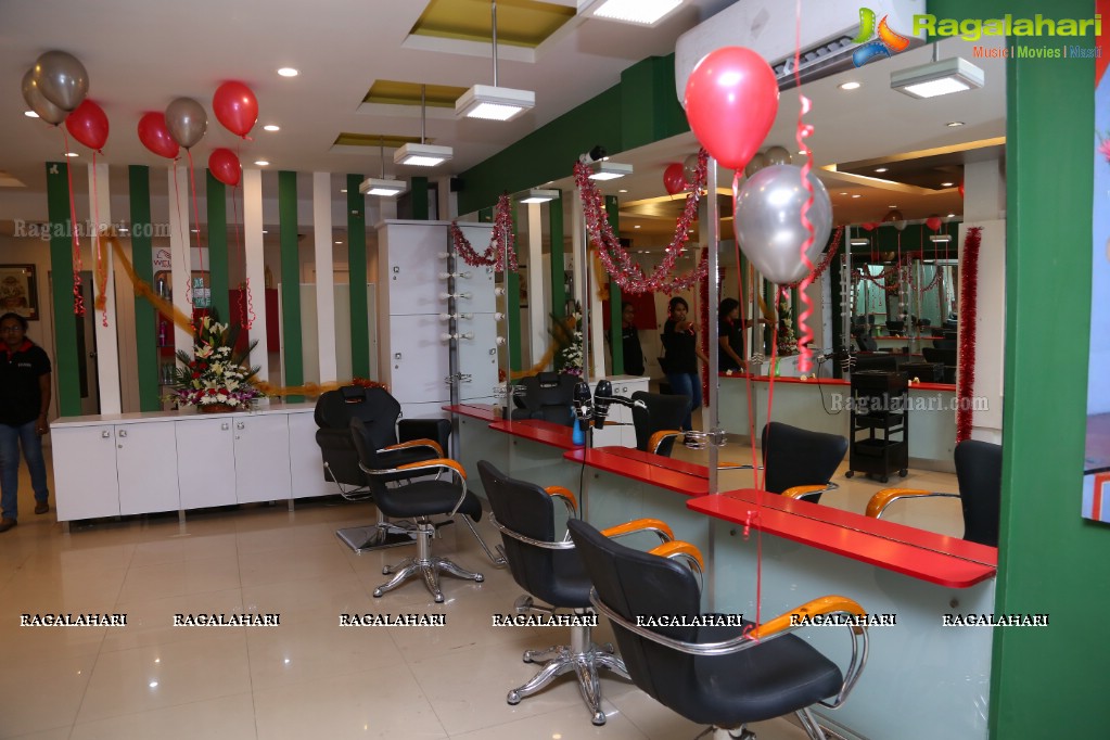 Priyanka Sharma & Priya Augustin launches Habib's Hair and Beauty Salon @ P&T Colony, Karkhana