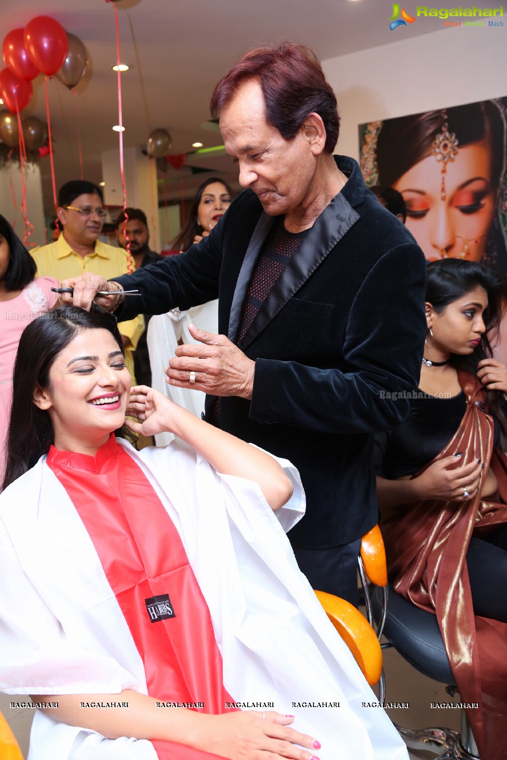 Priyanka Sharma & Priya Augustin launches Habib's Hair and Beauty Salon @ P&T Colony, Karkhana