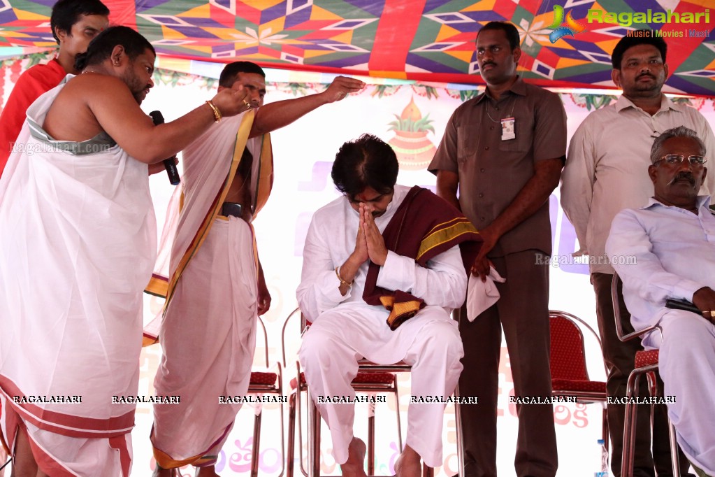 Janasena Chief Pawan Kalyan Celebrates Ugadi With Amaravthi Farmers