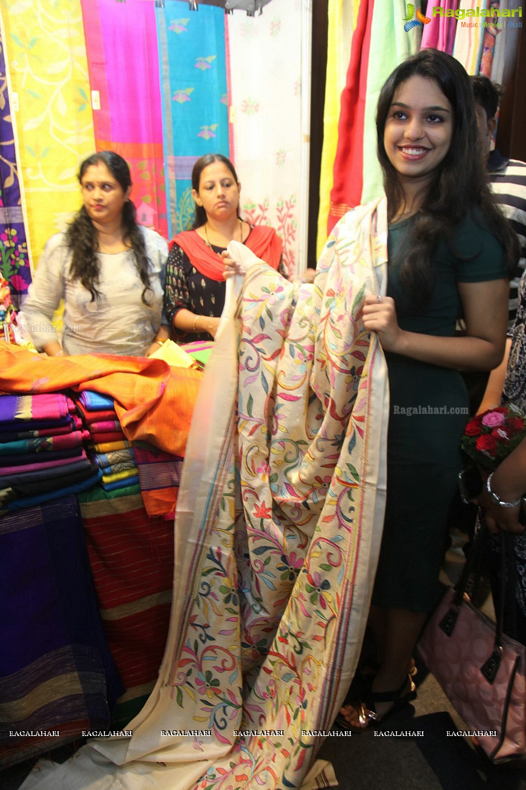 Miss Vizag Kamala Poojitha Inaugurates Silk India Expo @ The Gateway Hotel, Vizag