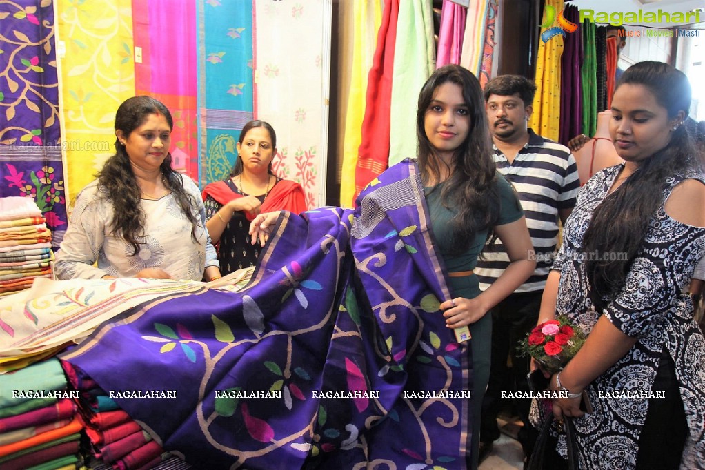 Miss Vizag Kamala Poojitha Inaugurates Silk India Expo @ The Gateway Hotel, Vizag