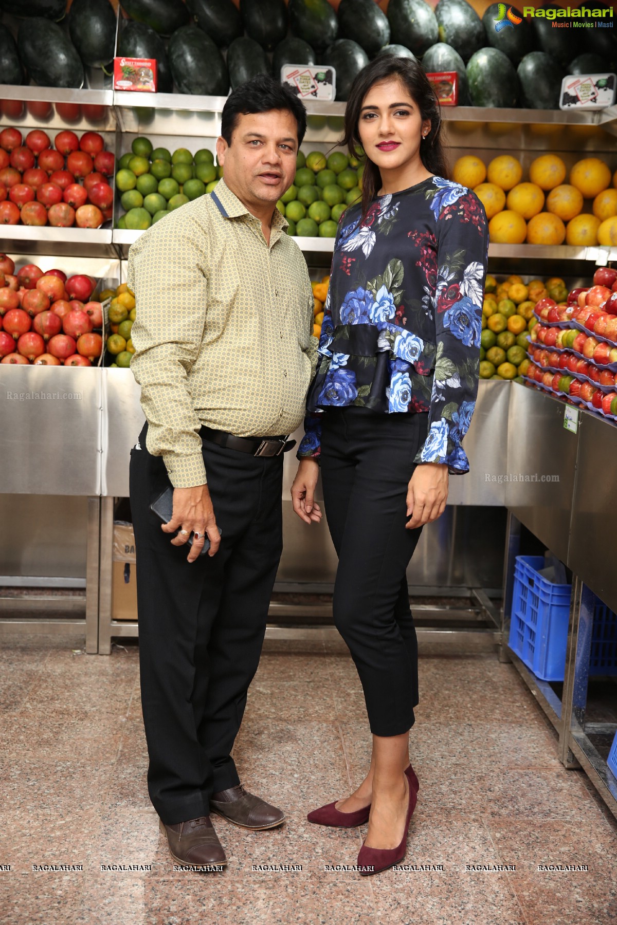 Actress Simran Chaudhary Inaugurates 'Pure 0 Naturals' outlet @ Kondapur