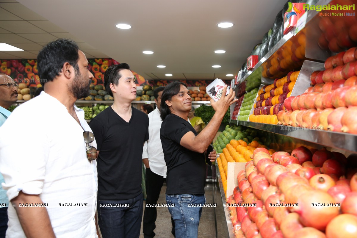 Actress Simran Chaudhary Inaugurates 'Pure 0 Naturals' outlet @ Kondapur