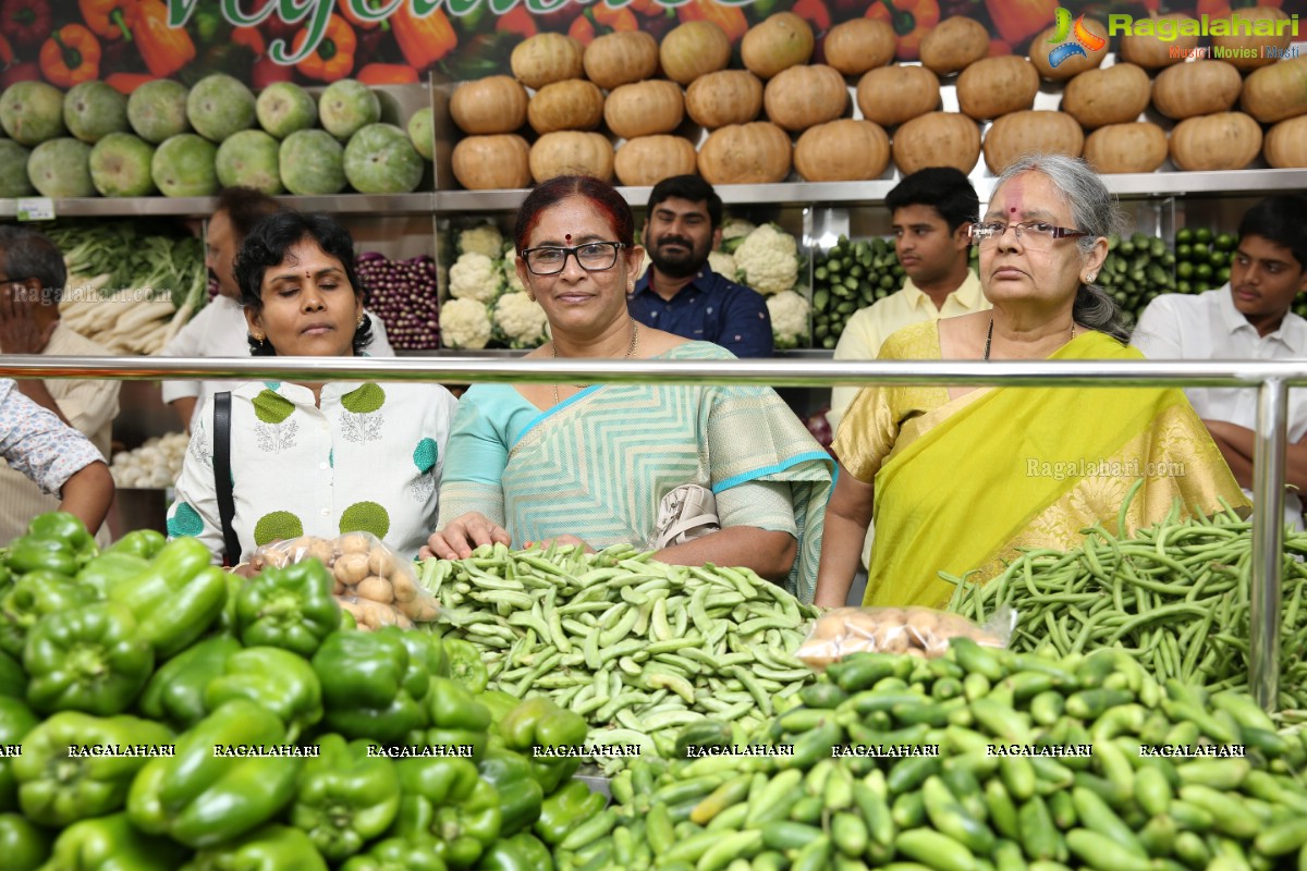 Actress Simran Chaudhary Inaugurates 'Pure 0 Naturals' outlet @ Kondapur