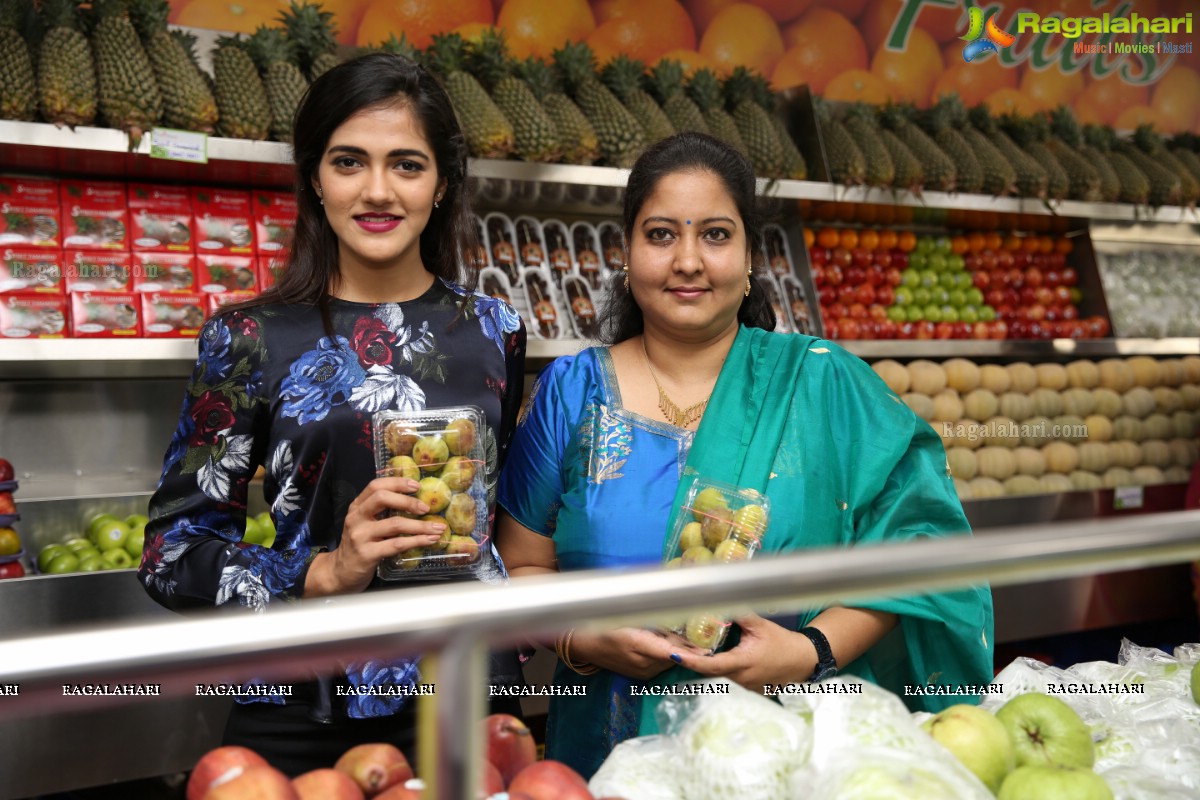 Actress Simran Chaudhary Inaugurates 'Pure 0 Naturals' outlet @ Kondapur