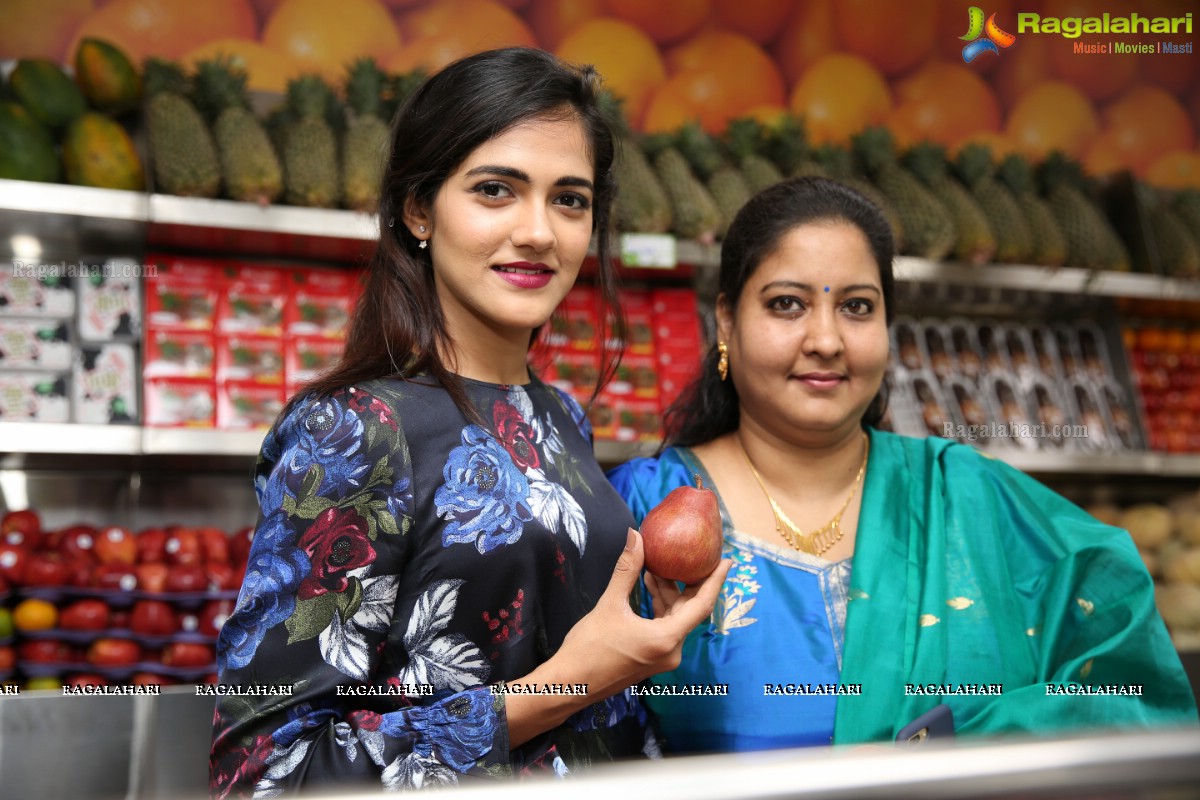 Actress Simran Chaudhary Inaugurates 'Pure 0 Naturals' outlet @ Kondapur