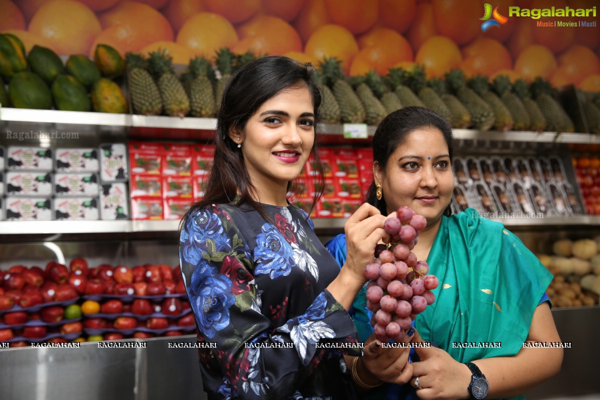 Actress Simran Chaudhary Inaugurates 'Pure 0 Naturals' outlet @ Kondapur