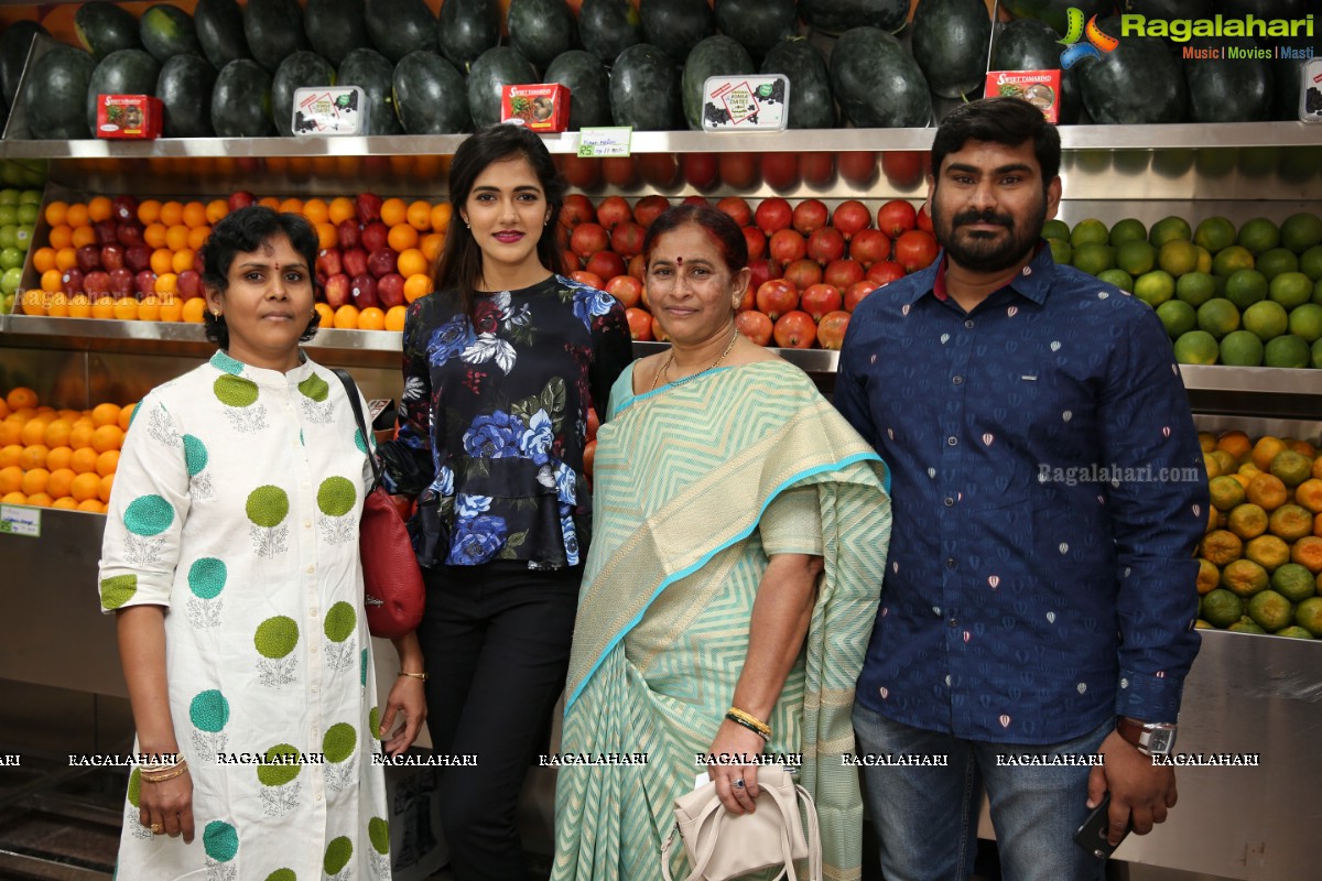 Actress Simran Chaudhary Inaugurates 'Pure 0 Naturals' outlet @ Kondapur