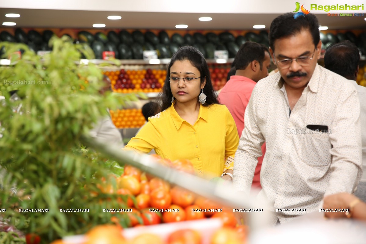 Actress Simran Chaudhary Inaugurates 'Pure 0 Naturals' outlet @ Kondapur