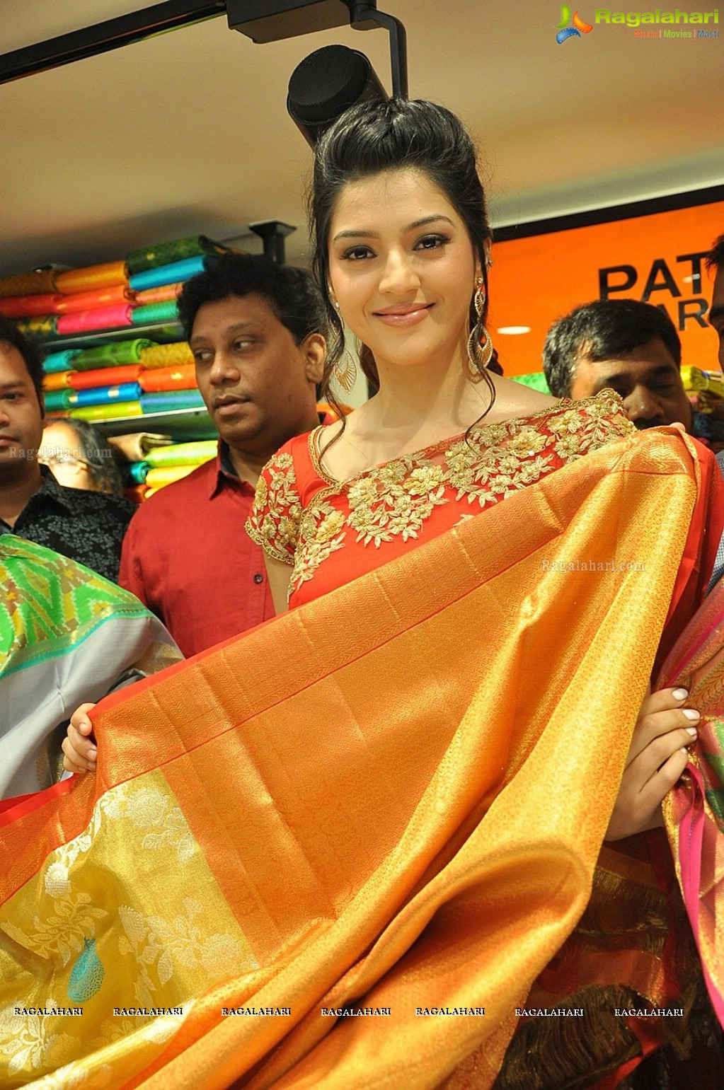 Raashi Khanna and Mehrene Kaur launches KLM Fashion Mall in Nellore