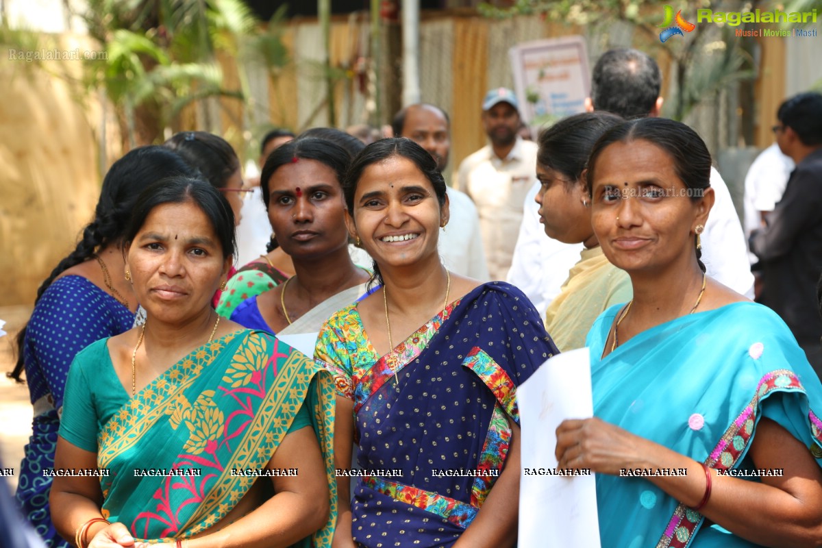 Rashmi Textiles Adopts Pochampally Handlooms Weaving Family