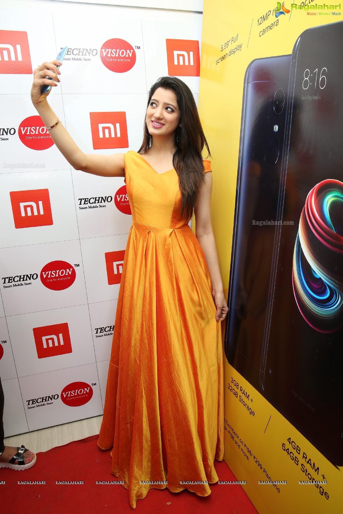 Richa Panai Launched India's All-Rounder Phone 'Redmi-Note-5' @ Technovision Mobiles, Banjara Hills