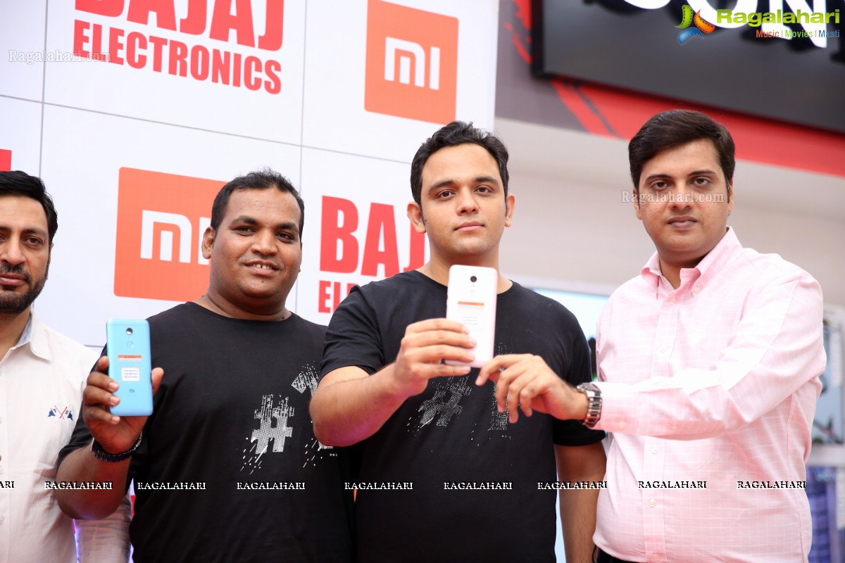 Grand Unveiling Of Redmi Galaxy Note 5 at Bajaj Electronics - Forum Sujana Mall, KPHB