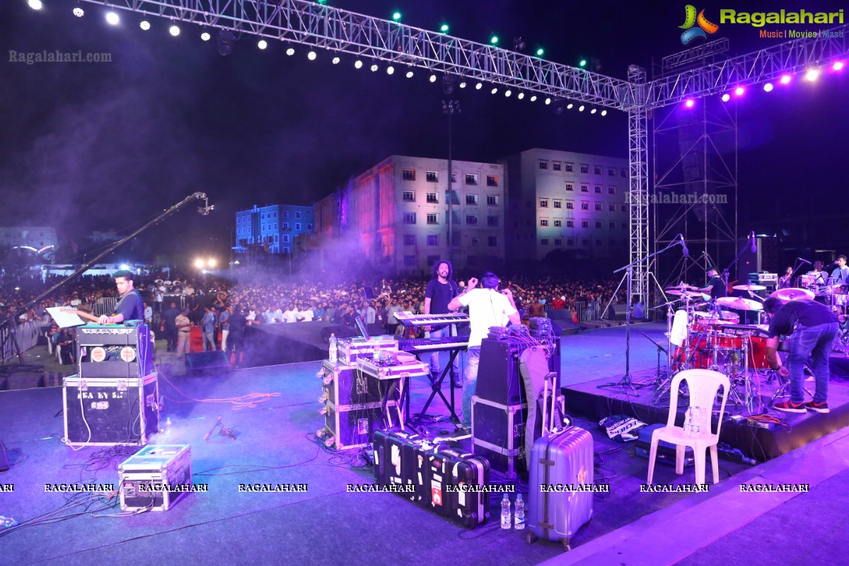 Shiznay 2018 - Singer Nakash Aziz Live Concert at TKR Institutions