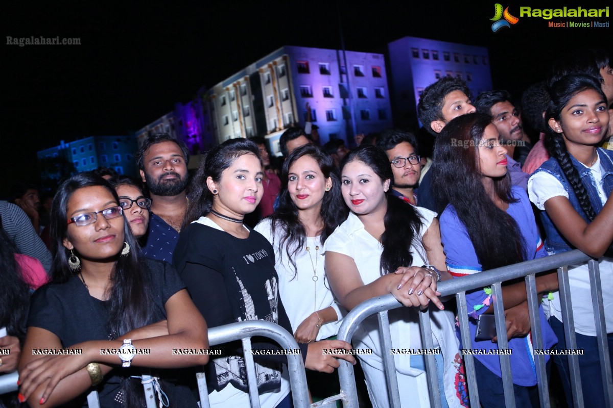 Shiznay 2018 - Singer Nakash Aziz Live Concert at TKR Institutions