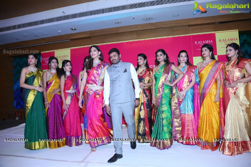 Felicitation to Women Achievers and Fashion Show of Exotic Jewellery at Hotel Marigold