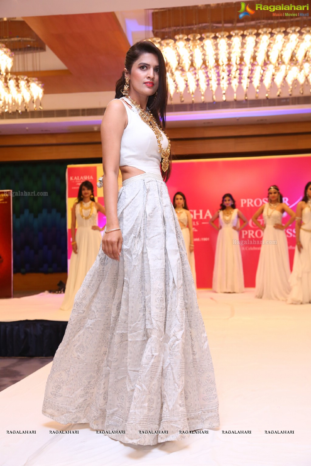 Felicitation to Women Achievers and Fashion Show of Exotic Jewellery at Hotel Marigold