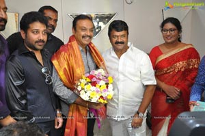 Naresh Met Superstar Krishna, Vijayanirmala garu