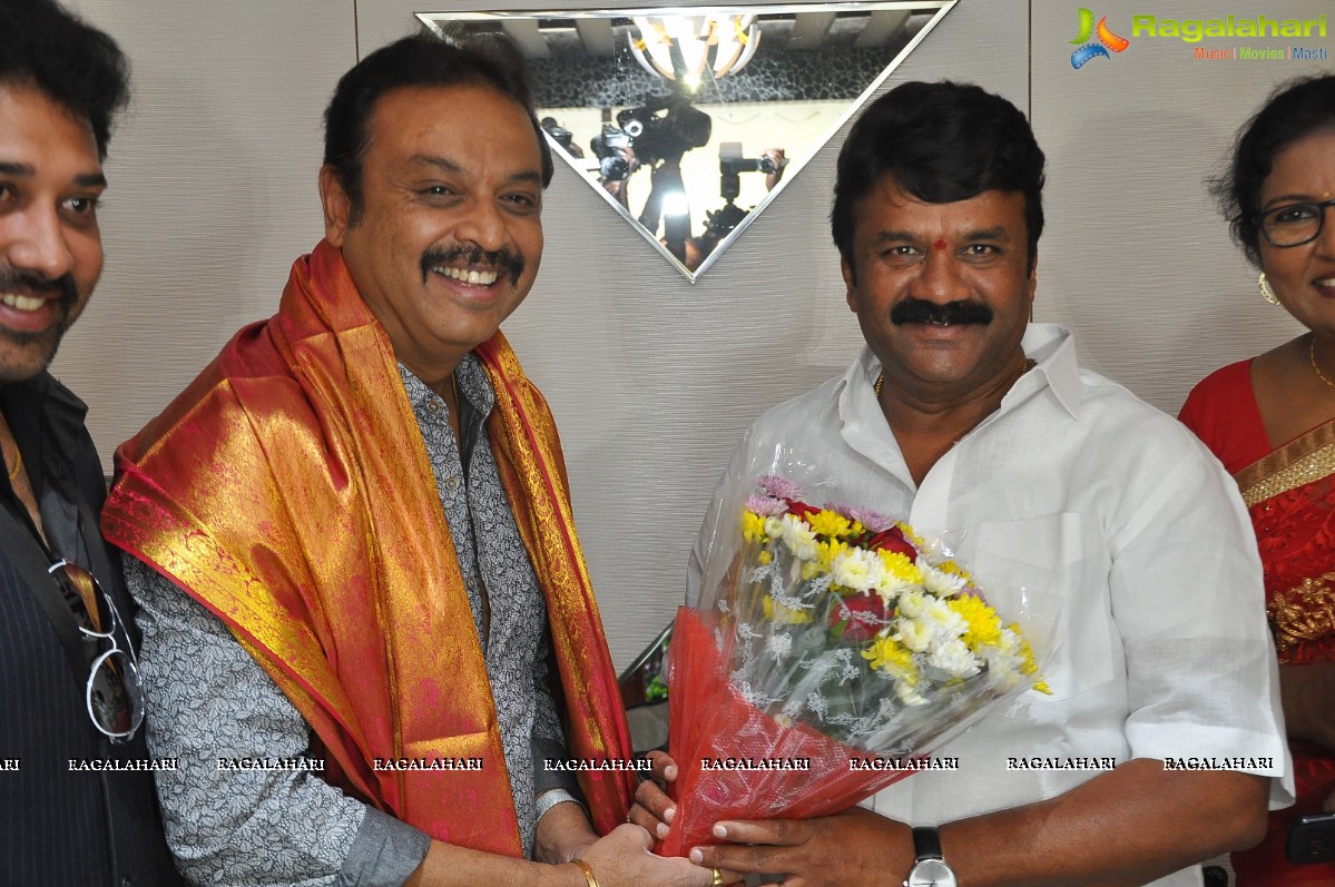 MAA President Naresh & Panel Members Met Superstar Krishna, Vijayanirmala garu