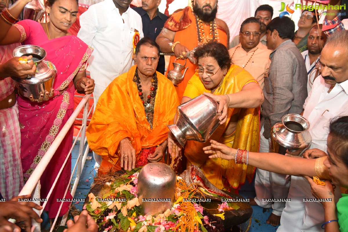 Vishvanata Saamraagni Title Presentation To B Saroja Devi