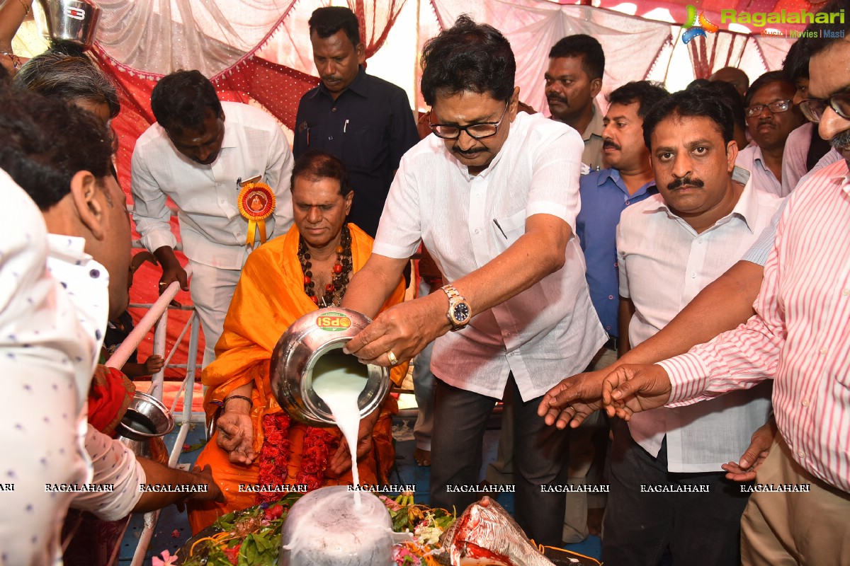 Vishvanata Saamraagni Title Presentation To B Saroja Devi