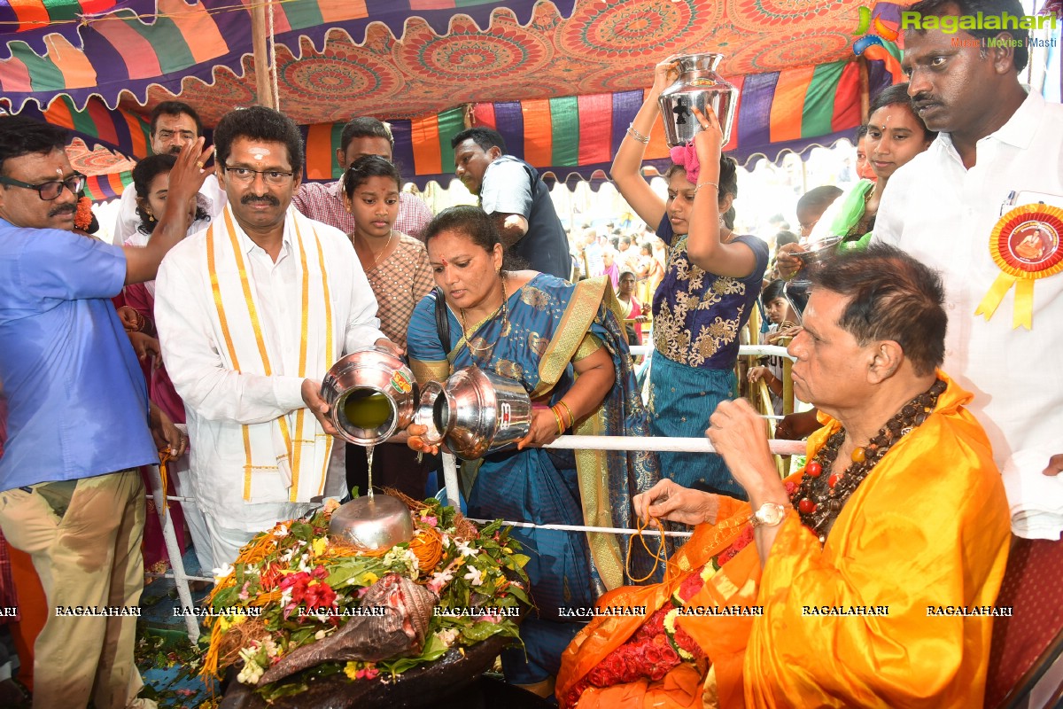 Vishvanata Saamraagni Title Presentation To B Saroja Devi