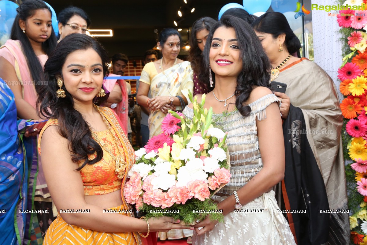 Nitya Shetty Inaugurates Aarna Collections at Sanikpuri