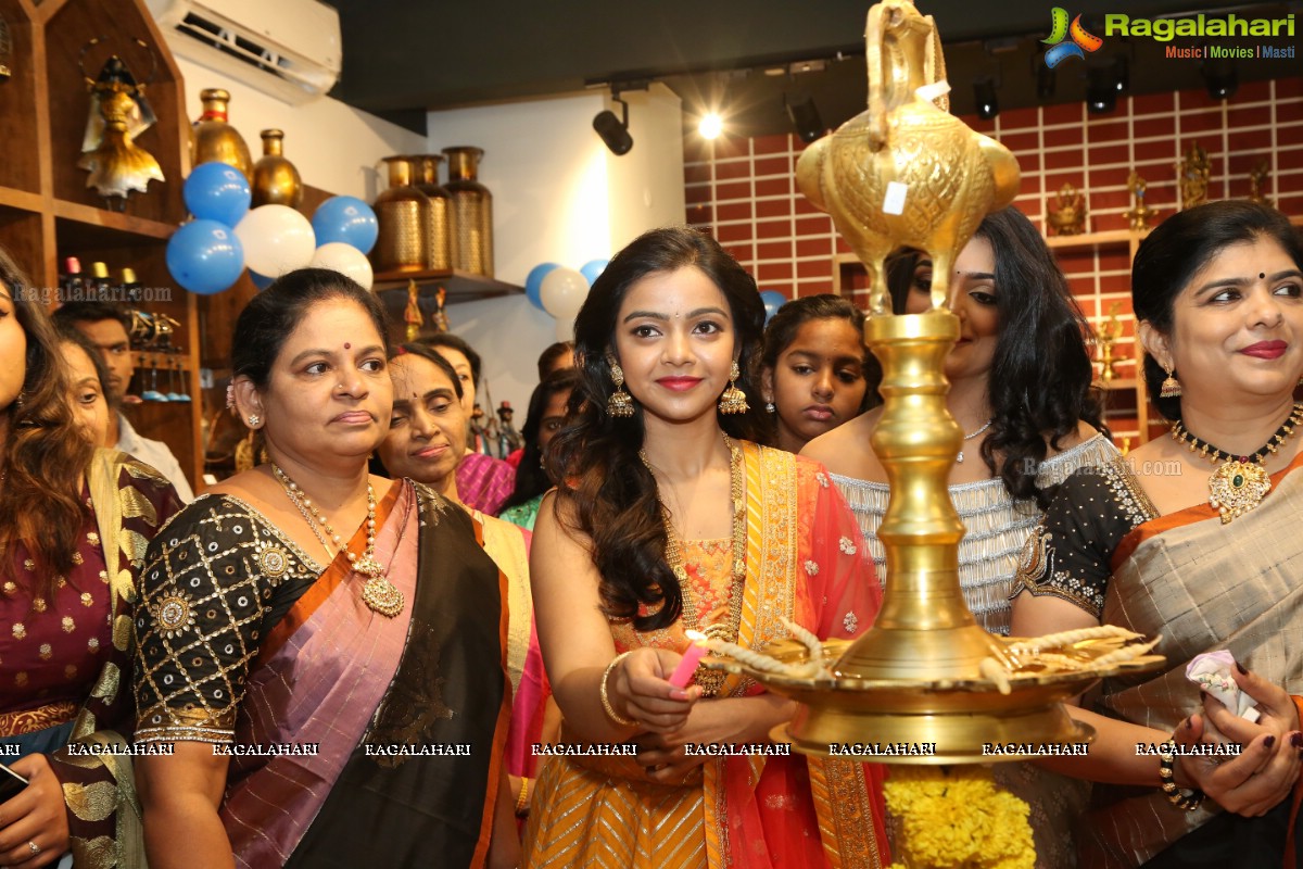 Nitya Shetty Inaugurates Aarna Collections at Sanikpuri