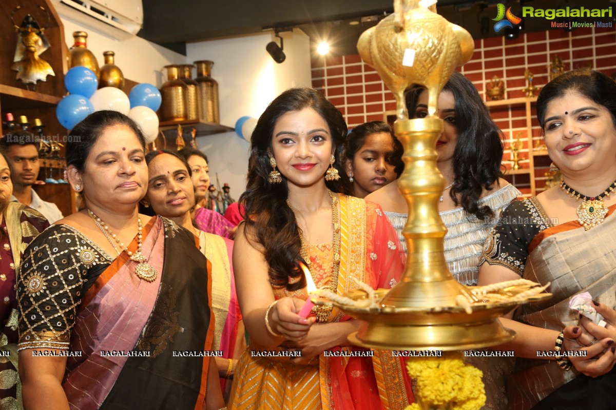 Nitya Shetty Inaugurates Aarna Collections at Sanikpuri