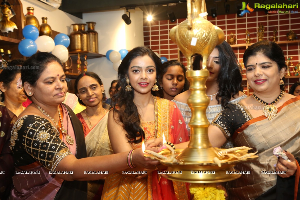 Nitya Shetty Inaugurates Aarna Collections at Sanikpuri