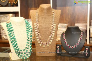 Nitya Shetty Inaugurates Aarna Collections