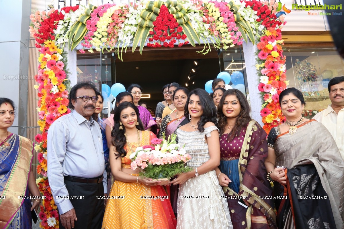 Nitya Shetty Inaugurates Aarna Collections at Sanikpuri