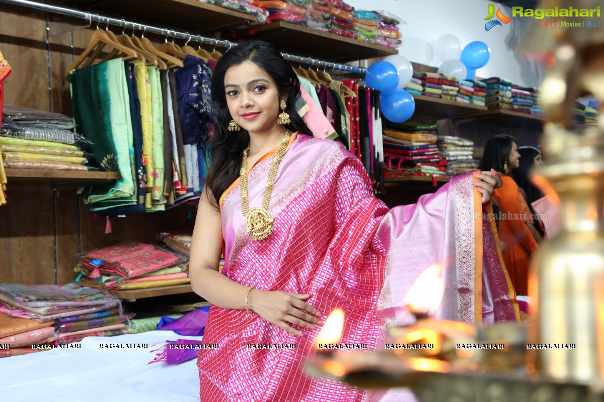 Nitya Shetty Inaugurates Aarna Collections at Sanikpuri