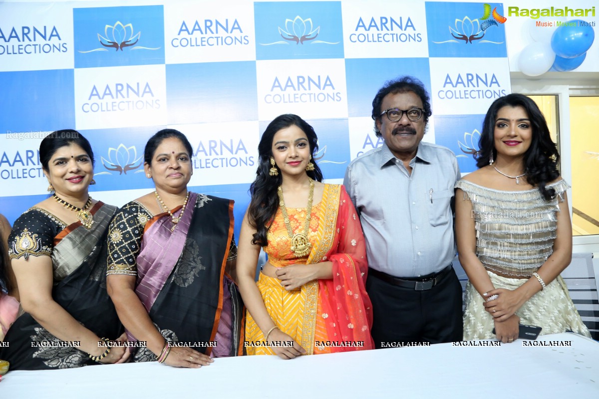 Nitya Shetty Inaugurates Aarna Collections at Sanikpuri